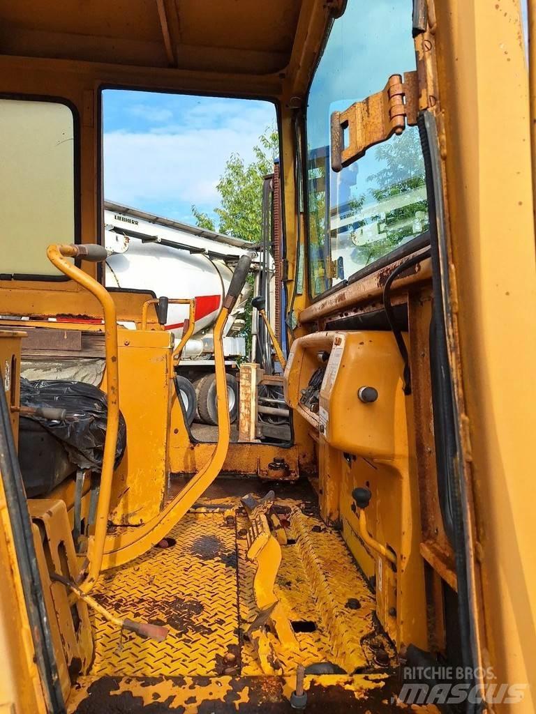 Komatsu D45-1 Vikšriniai buldozeriai