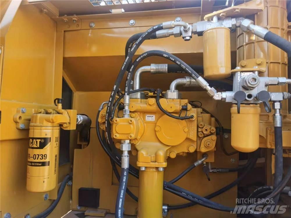 CAT 326D Vikšriniai ekskavatoriai