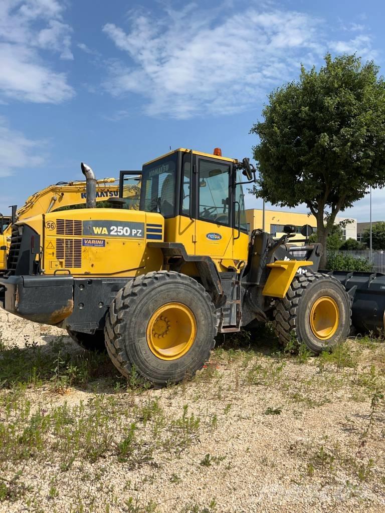 Komatsu WA 250 PZ-6 Naudoti ratiniai krautuvai
