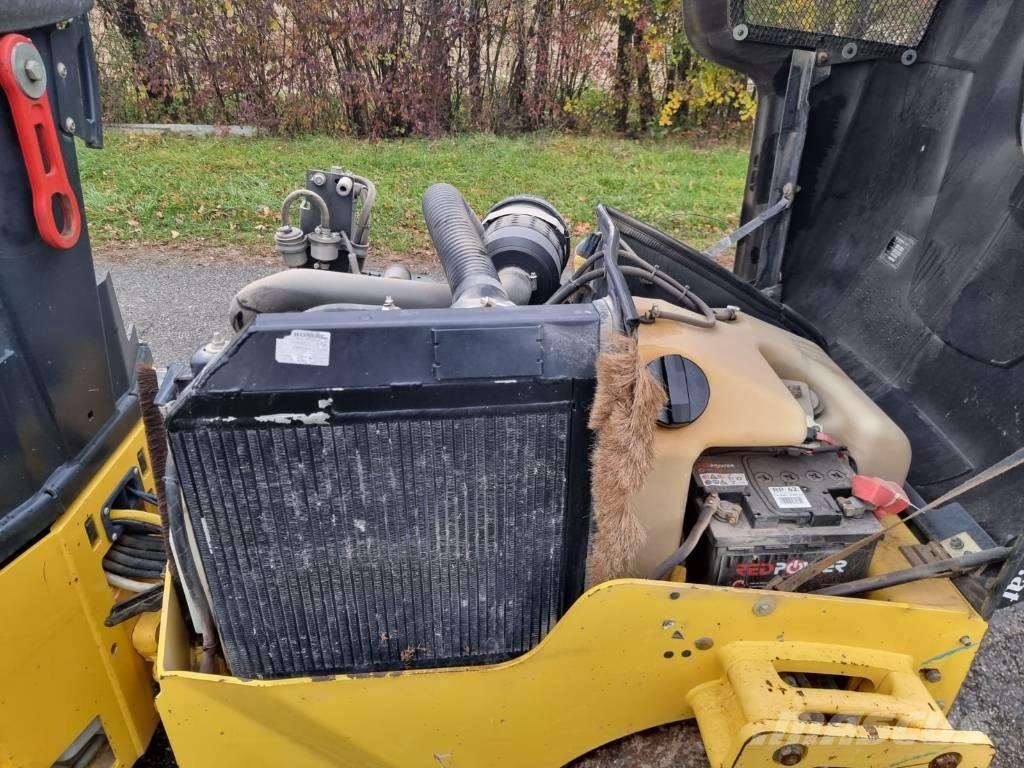 Bomag BW 120 AD-5 Porinių būgnų volai