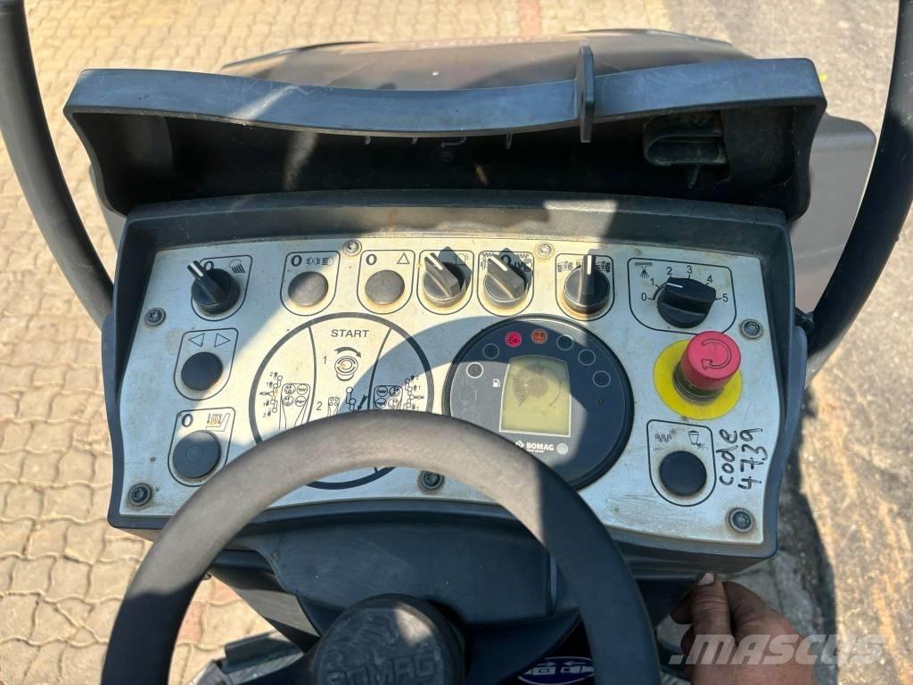 Bomag BW 120 AD-5 Porinių būgnų volai