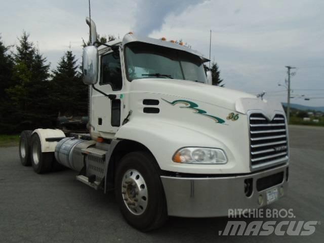 Mack CXU 613 Naudoti vilkikai