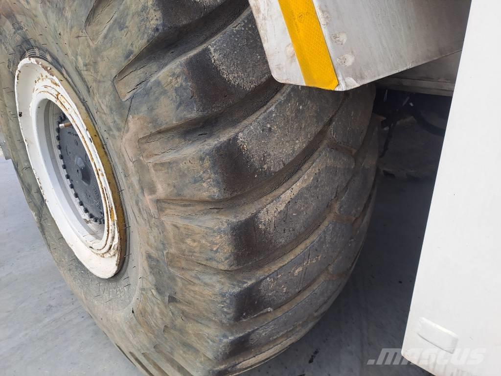 Grove RT890E Neapdoroto reljefo kranai