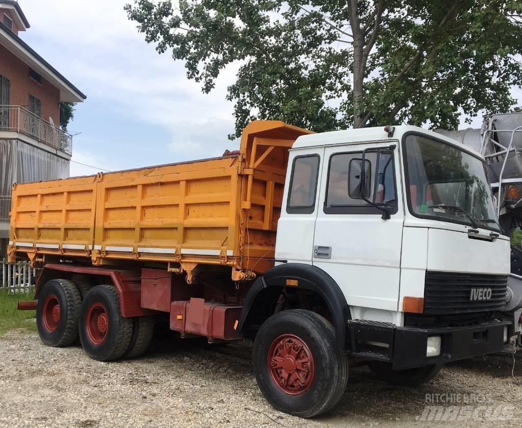 Iveco 330-26 Savivarčių priekabų vilkikai