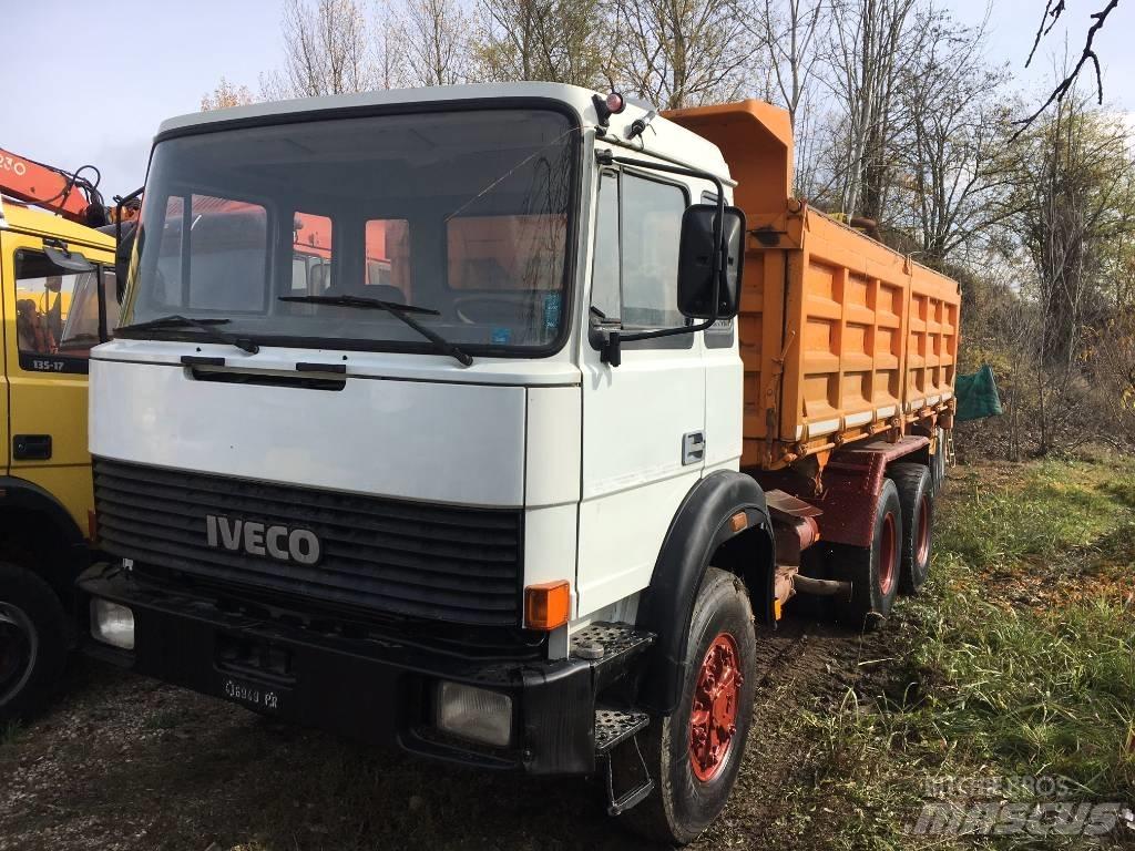 Iveco 330-26 Savivarčių priekabų vilkikai