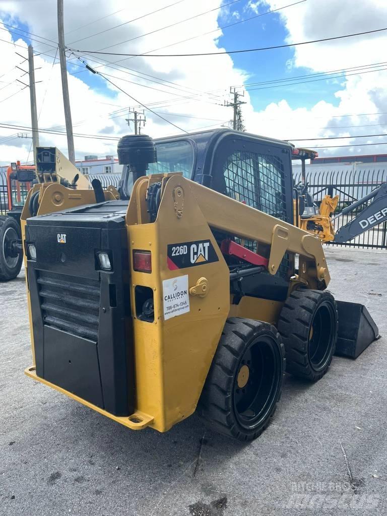 CAT 226 D Krautuvai su šoniniu pasukimu