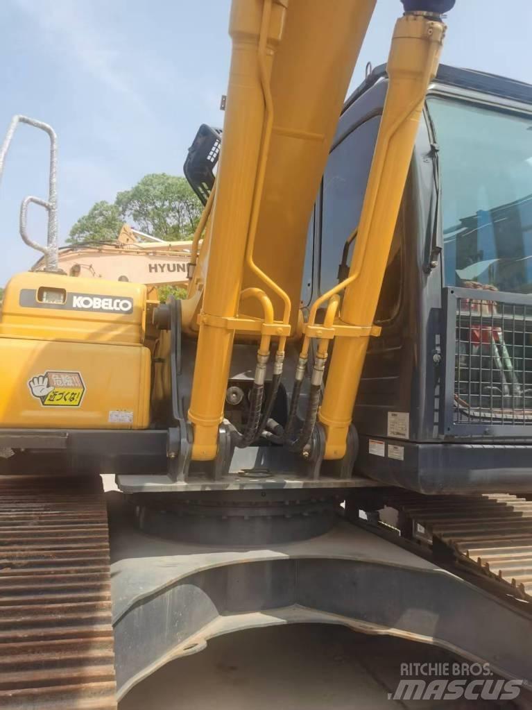 Kobelco SK 200 Vikšriniai ekskavatoriai