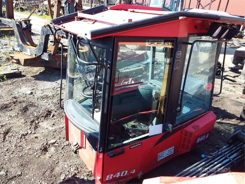 Komatsu 840.4 Kabinos ir salonai