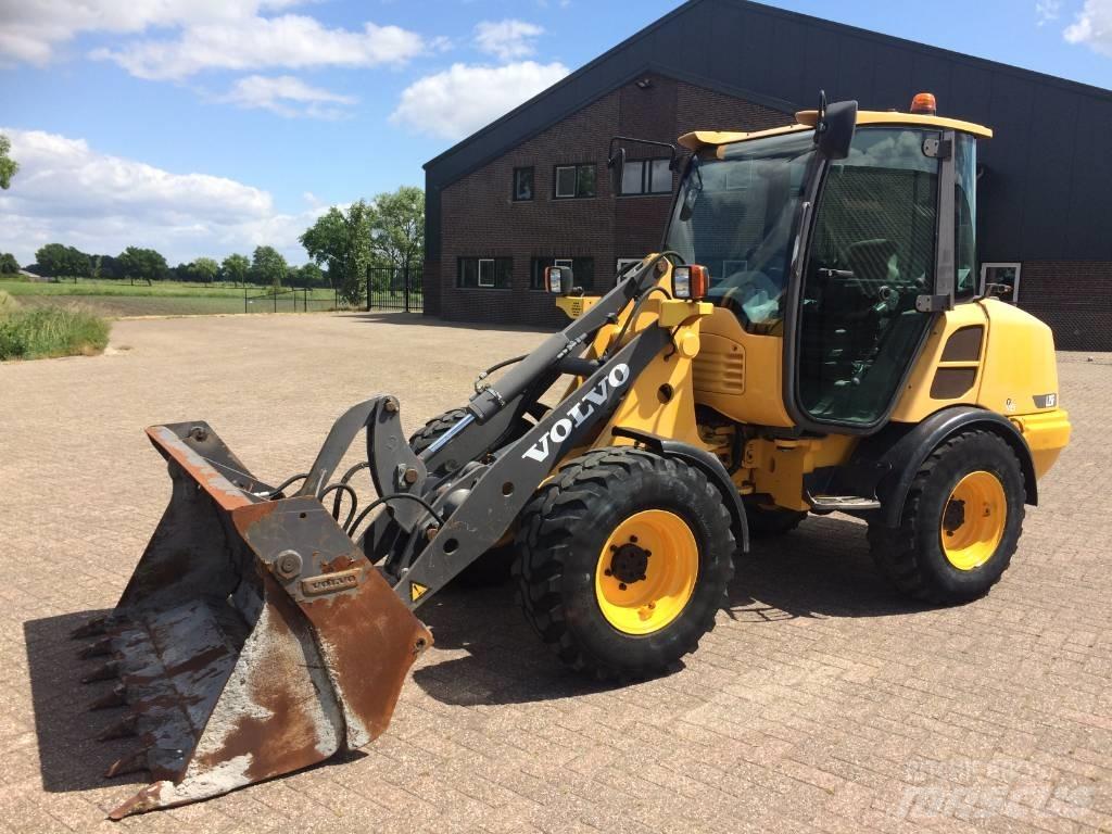 Volvo L 25 F Naudoti ratiniai krautuvai