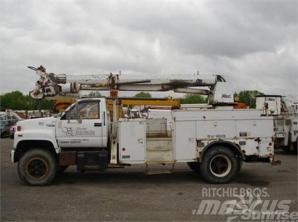 Altec D845B Ant vilkikų montuojamos kėlimo platformos