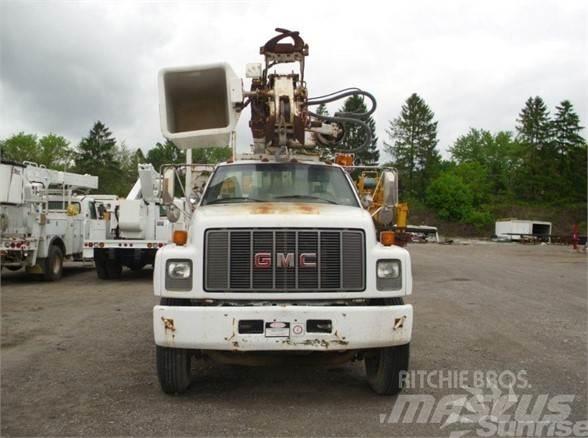 Altec D845B Ant vilkikų montuojamos kėlimo platformos