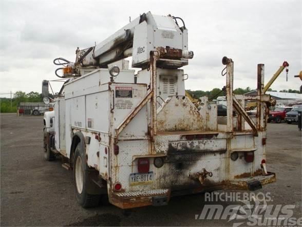 Altec D845B Ant vilkikų montuojamos kėlimo platformos