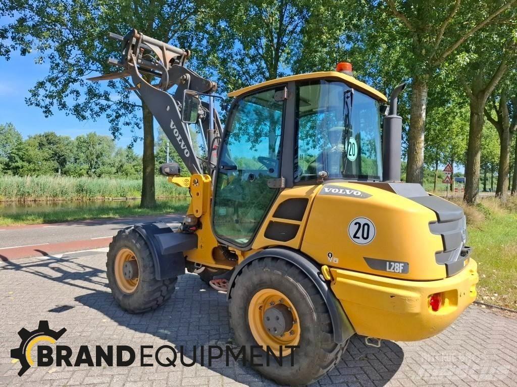 Volvo L28F Naudoti ratiniai krautuvai
