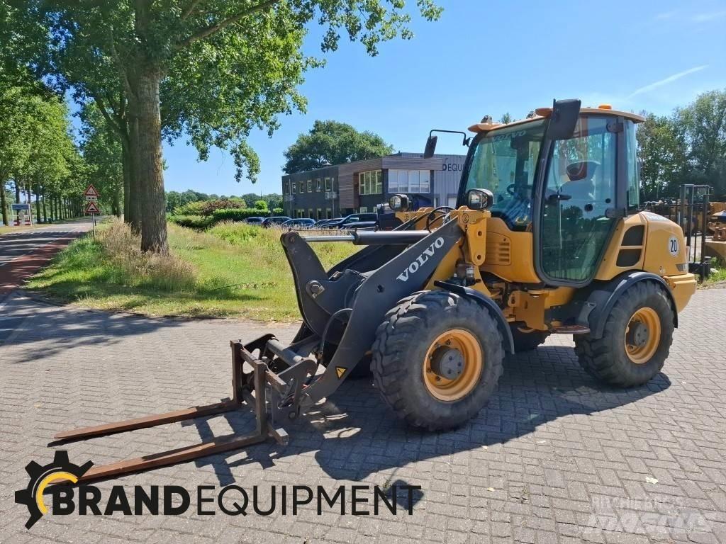Volvo L28F Naudoti ratiniai krautuvai