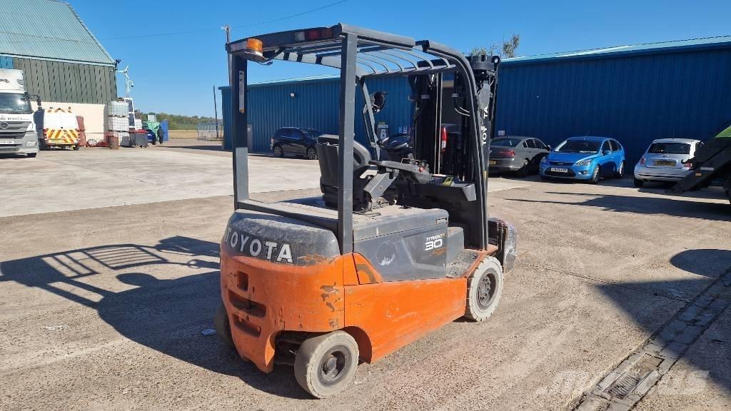 Toyota 8 FBMT 30 Elektriniai šakiniai krautuvai
