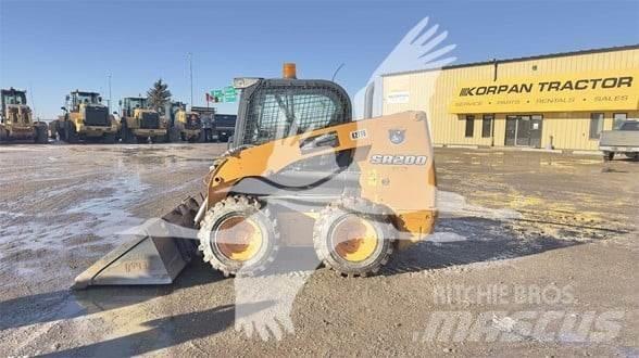 CASE SR200 Krautuvai su šoniniu pasukimu