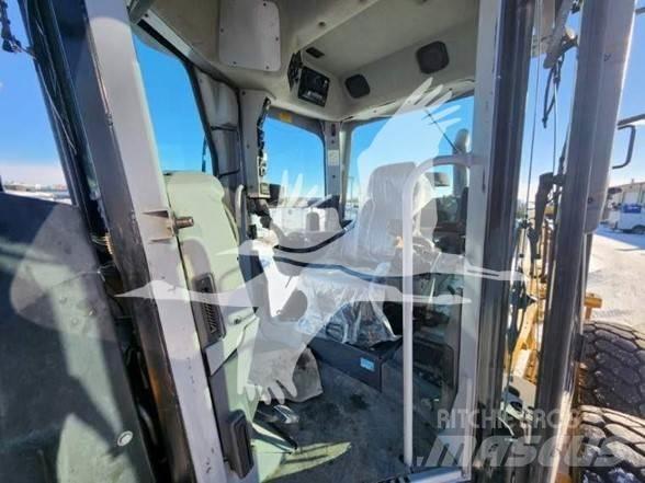 CAT 140M Greideriai
