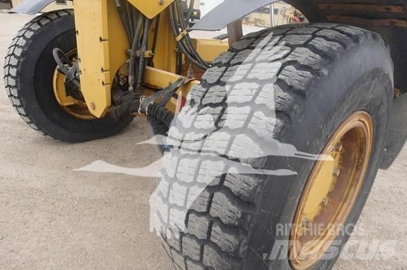 CAT 140M AWD Greideriai