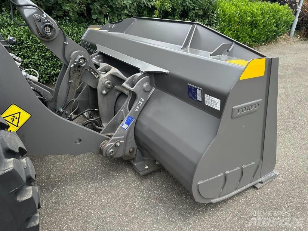 Volvo L 90 H Naudoti ratiniai krautuvai