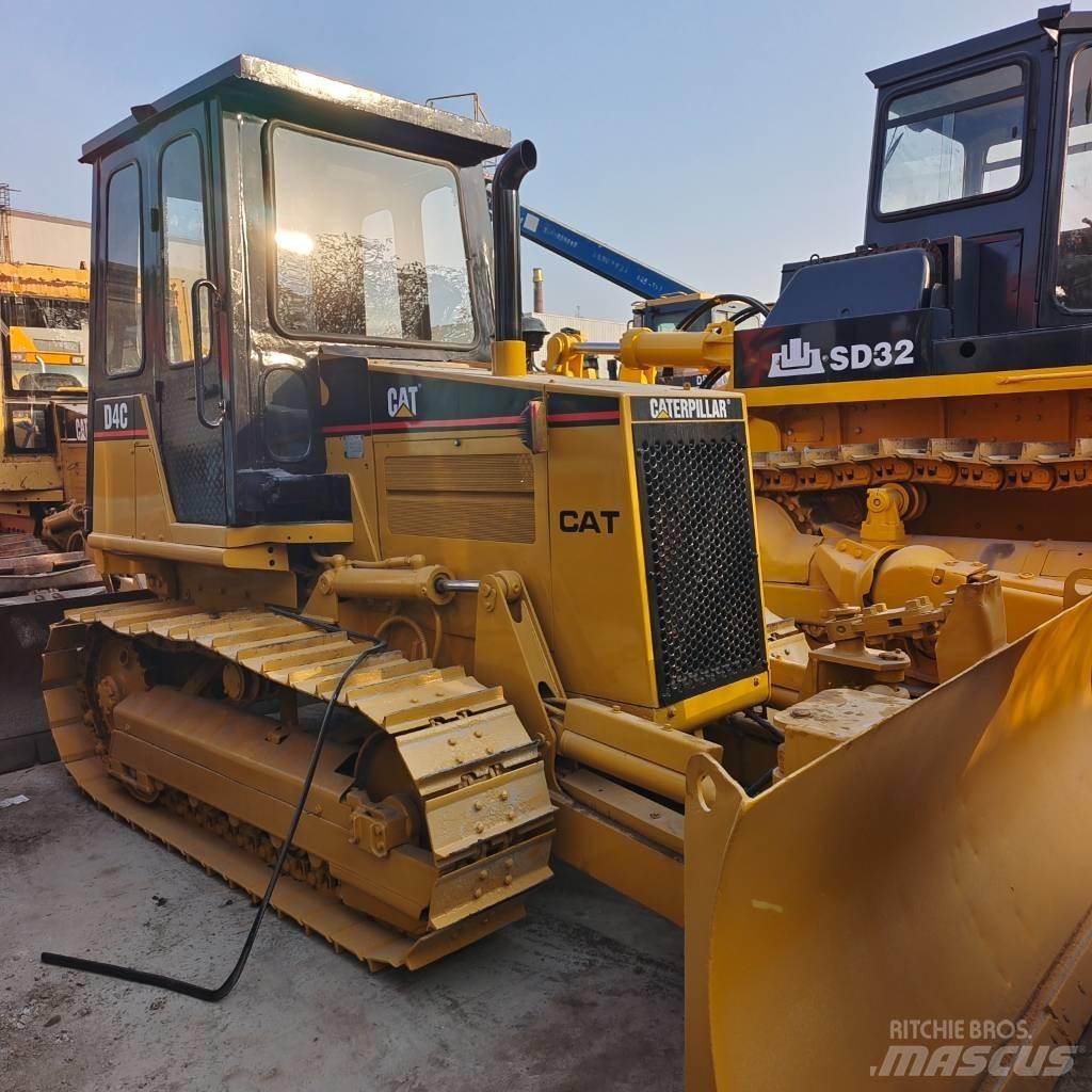 CAT D 4 C Vikšriniai buldozeriai
