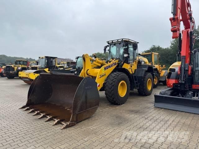 Komatsu WA 320 Naudoti ratiniai krautuvai