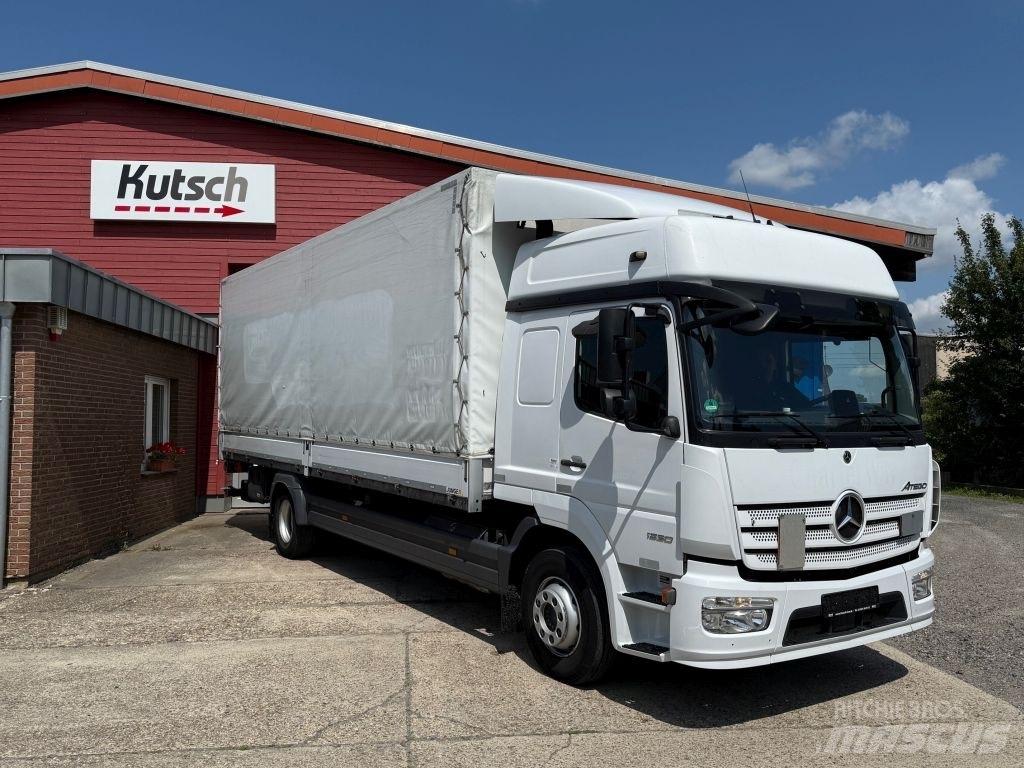 Mercedes-Benz 1530L Priekabos su tentu
