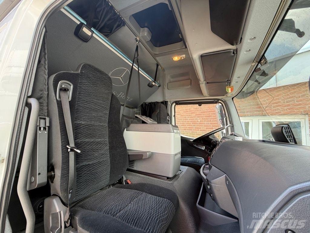 Mercedes-Benz 1530L Priekabos su tentu