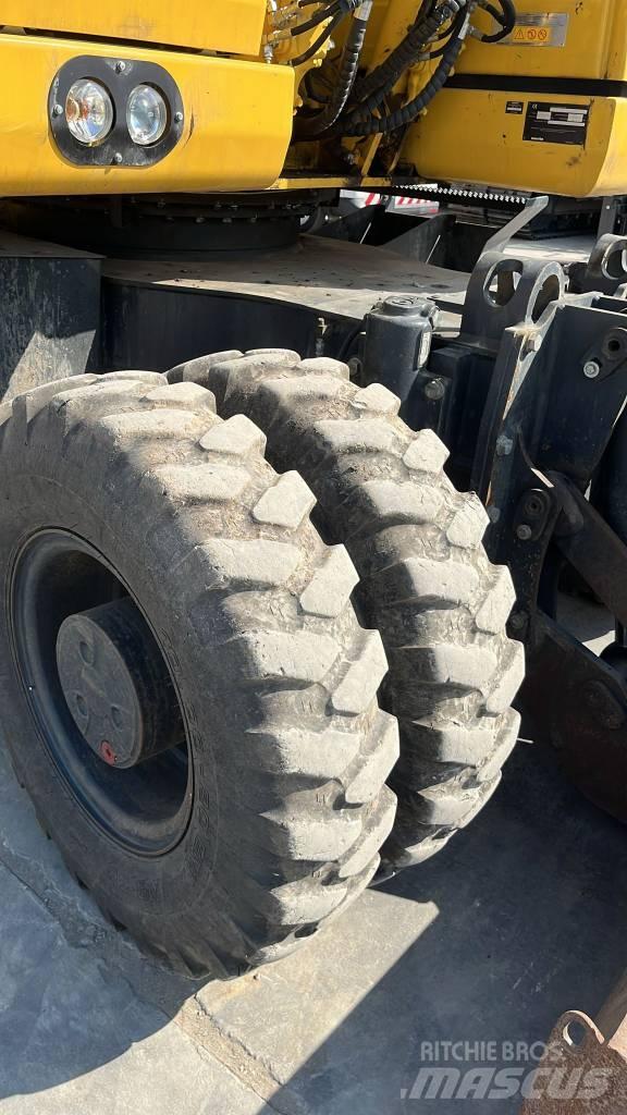 Komatsu PW 158-11 Ratiniai ekskavatoriai