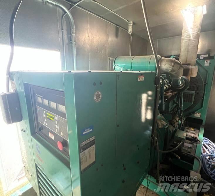 Cummins KTA19 Dyzeliniai generatoriai