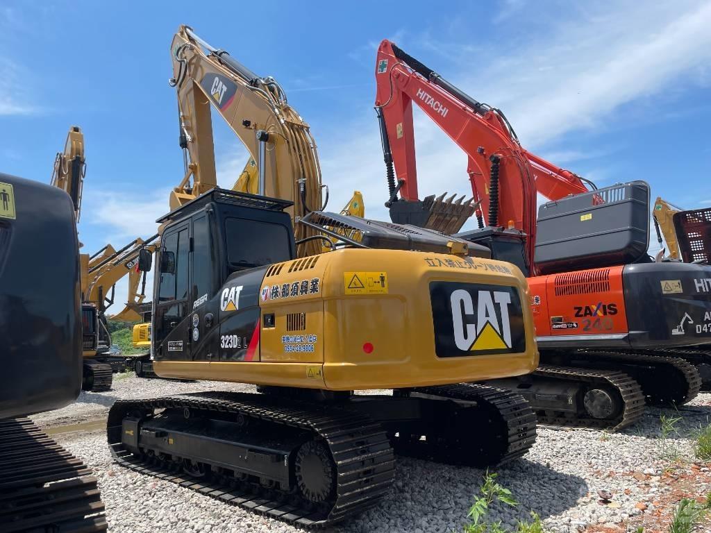 CAT 323D2 Vikšriniai ekskavatoriai