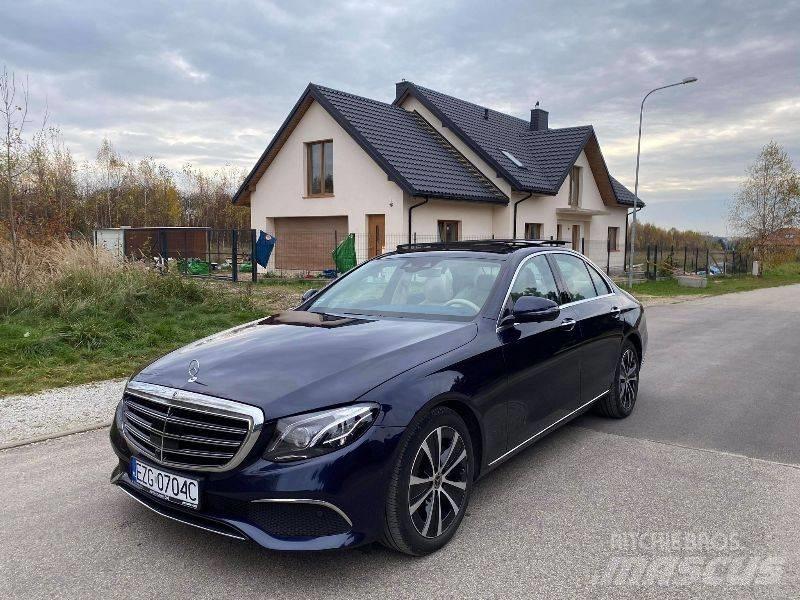 Mercedes-Benz E 300D Lengvieji automobiliai