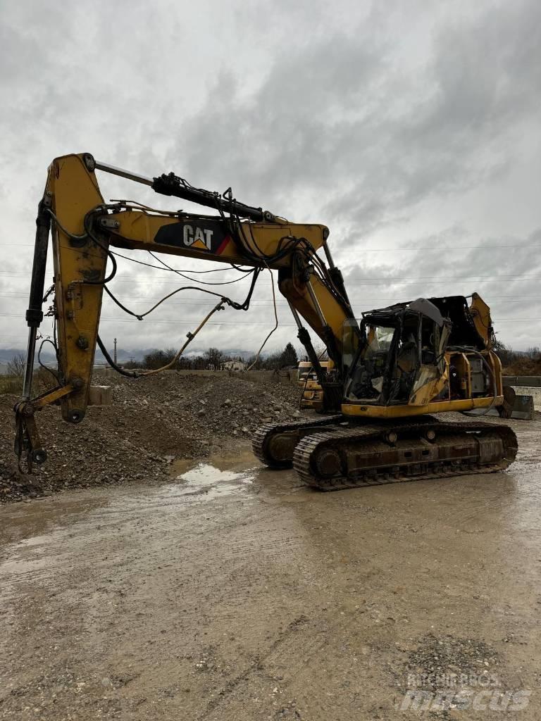 CAT 323 D Vikšriniai ekskavatoriai
