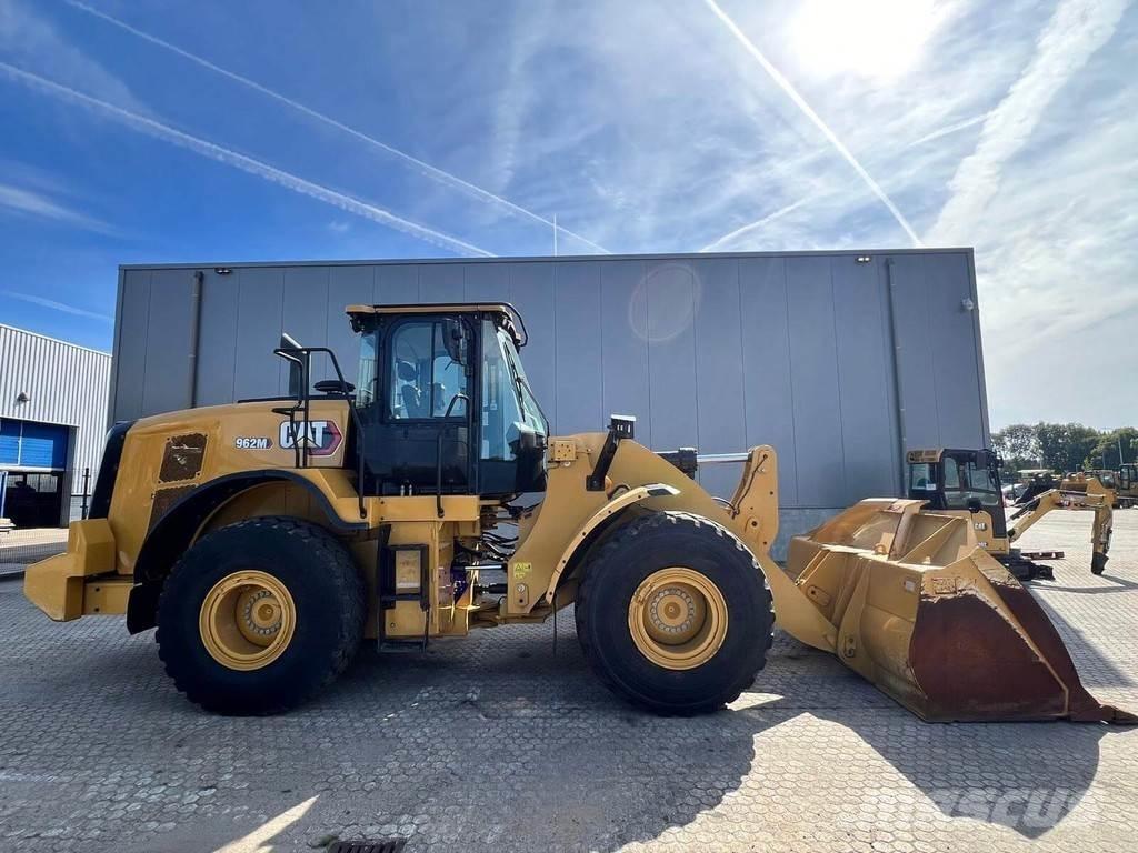 CAT 962M Naudoti ratiniai krautuvai