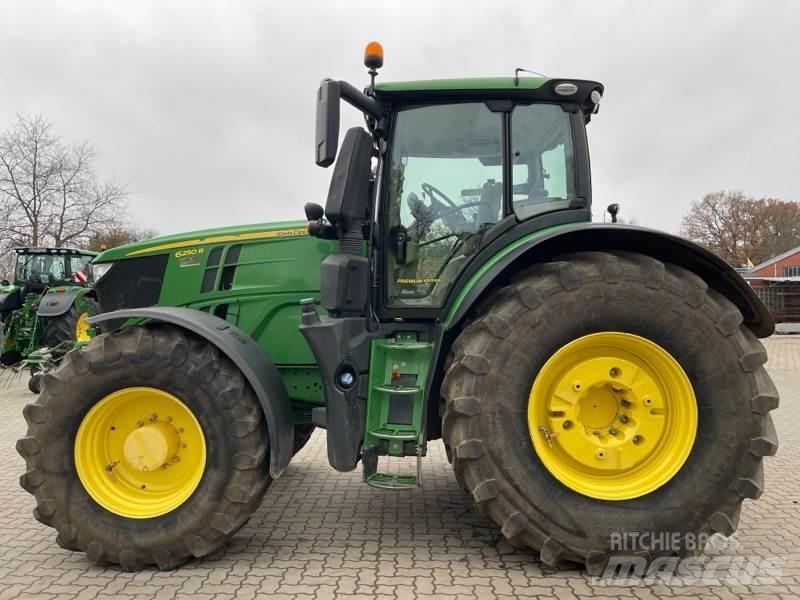 John Deere 6250R Traktoriai