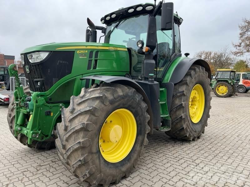 John Deere 6250R Traktoriai