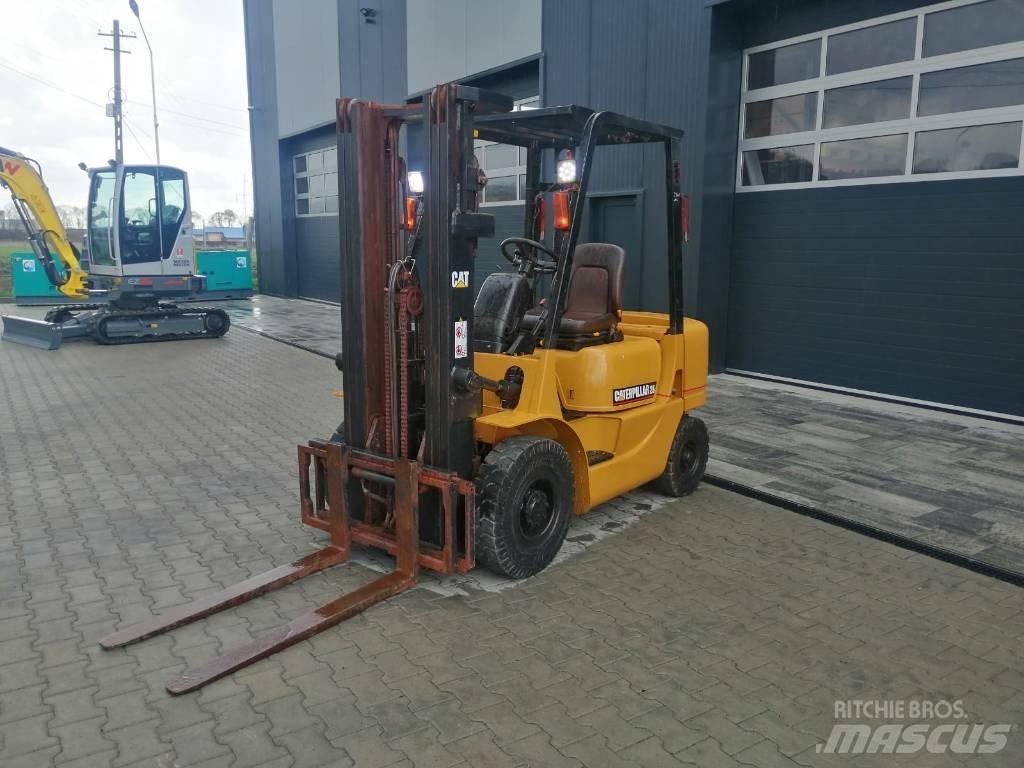 CAT DP 25 K Dyzeliniai krautuvai