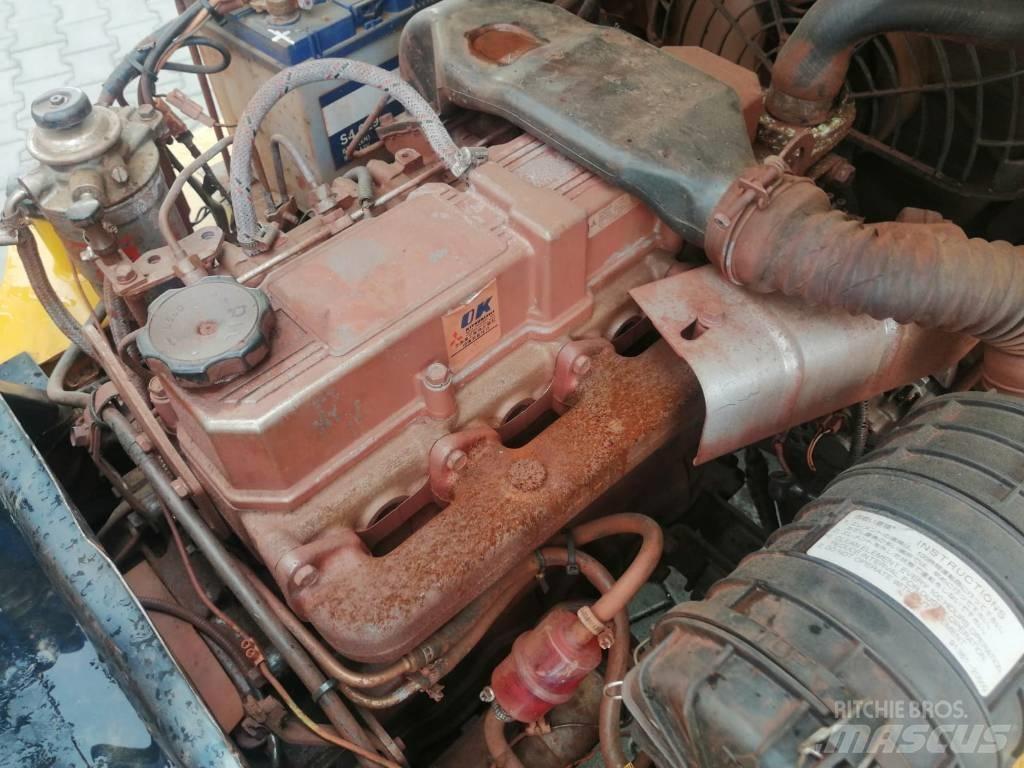 CAT DP 25 K Dyzeliniai krautuvai