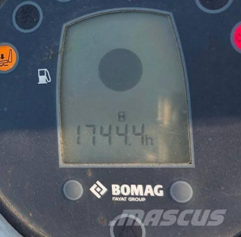 Bomag BW 120 Porinių būgnų volai
