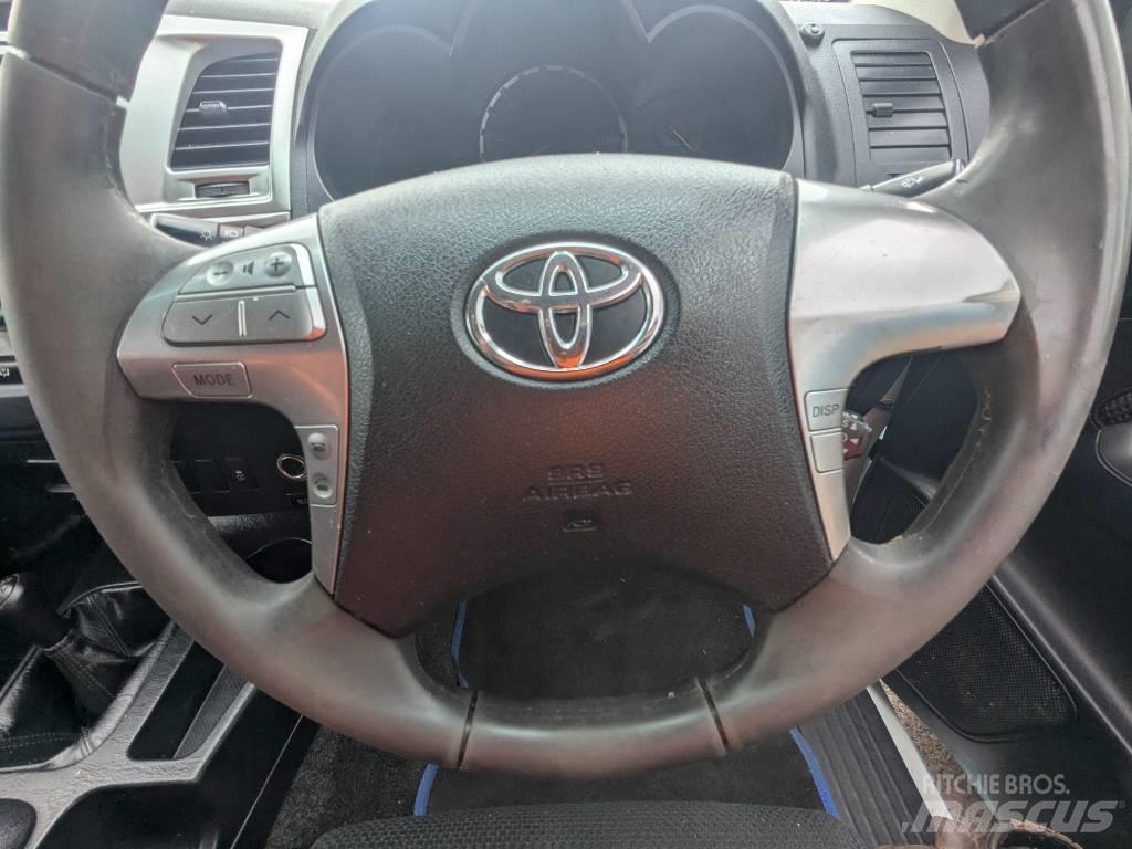 Toyota Hilux Pikapai / Bortiniai sunkvežimiai