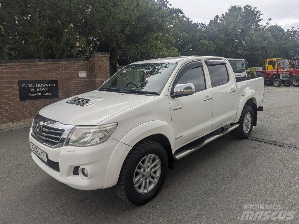 Toyota Hilux Pikapai / Bortiniai sunkvežimiai