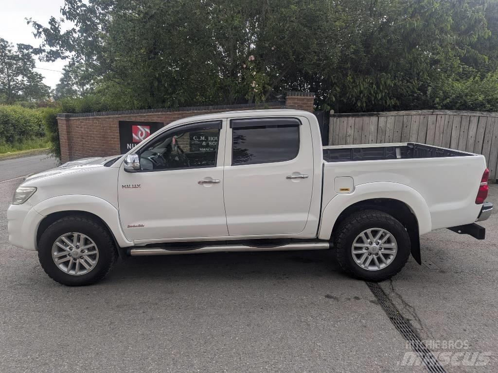 Toyota Hilux Pikapai / Bortiniai sunkvežimiai