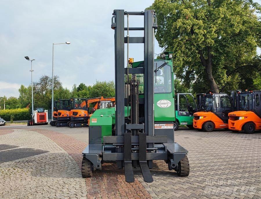 Combilift C4000 Šakiniai krautuvai su privažiavimu iš visų keturių pusių