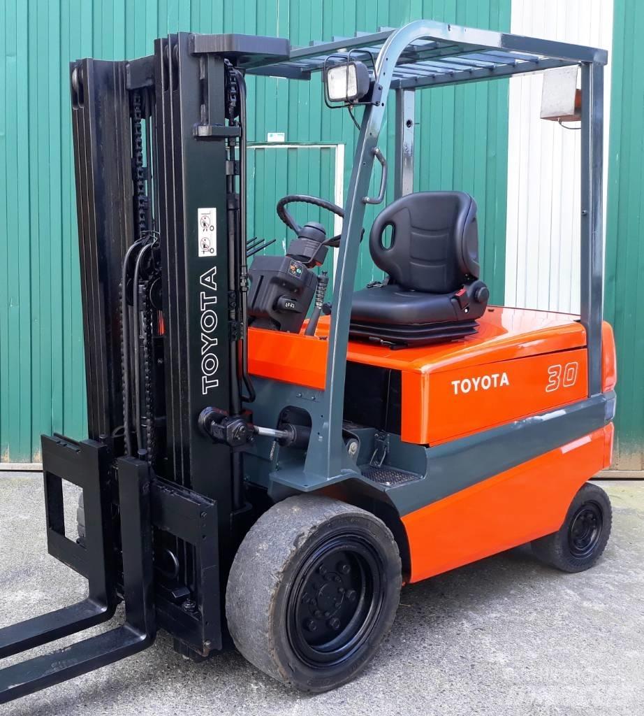 Toyota FBMF30 Elektriniai šakiniai krautuvai