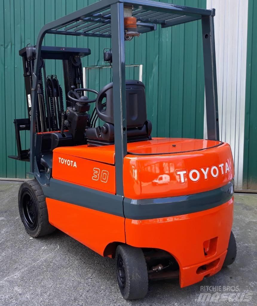 Toyota FBMF30 Elektriniai šakiniai krautuvai