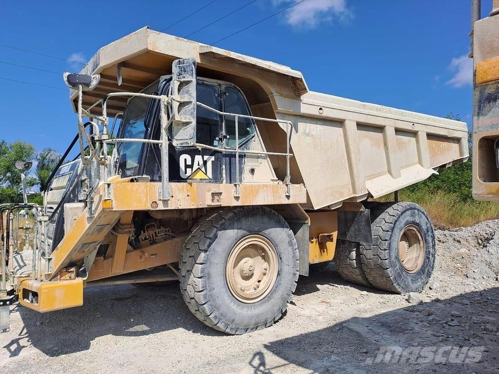 CAT 775F Atliekų išvežimo technika