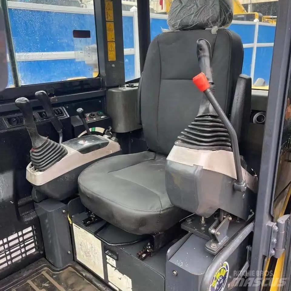 Komatsu PC56-7 Vikšriniai ekskavatoriai
