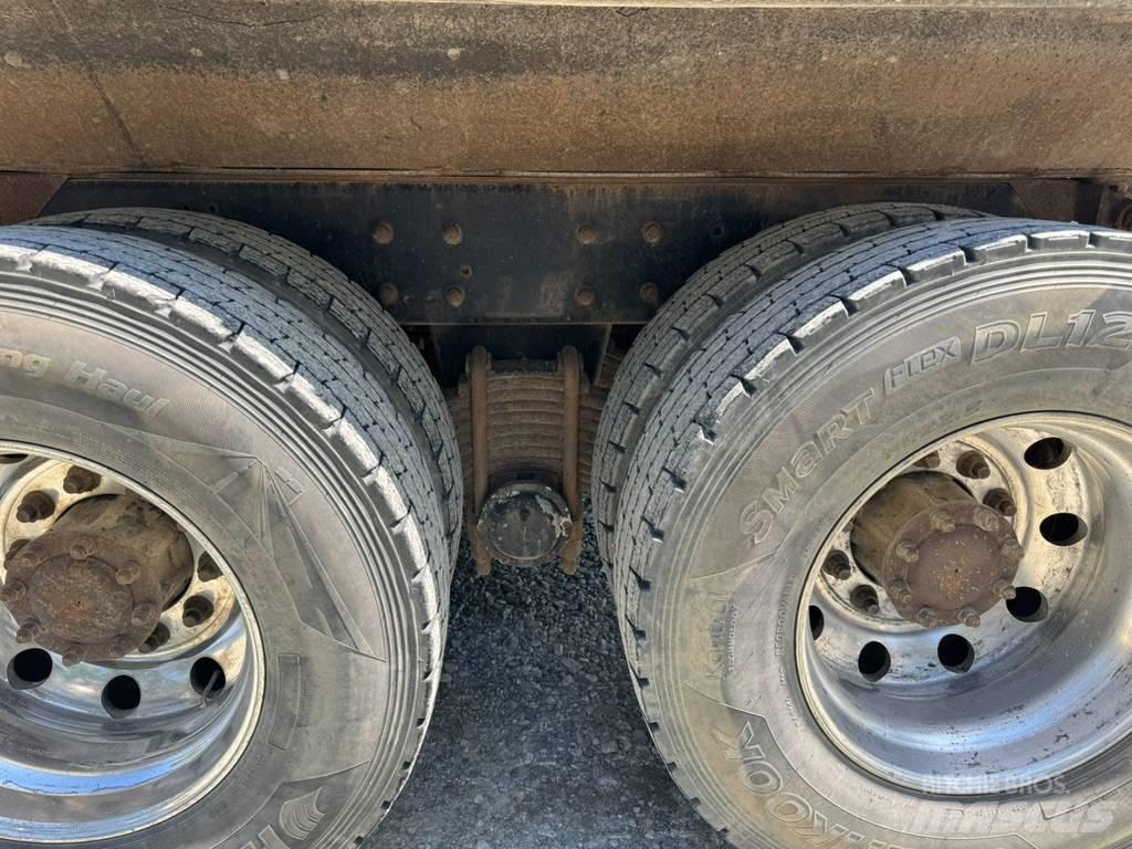 Mack GU713 Savivarčių priekabų vilkikai