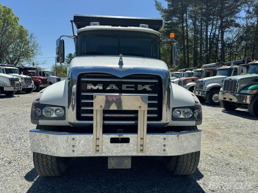 Mack GU713 Savivarčių priekabų vilkikai