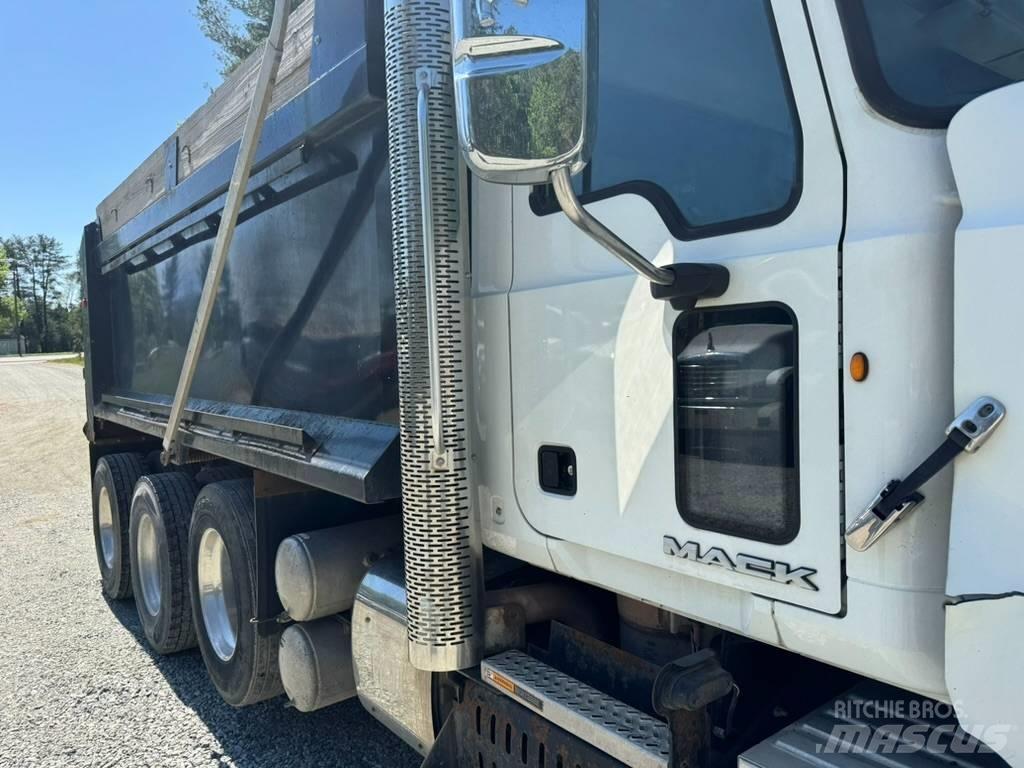 Mack GU713 Savivarčių priekabų vilkikai