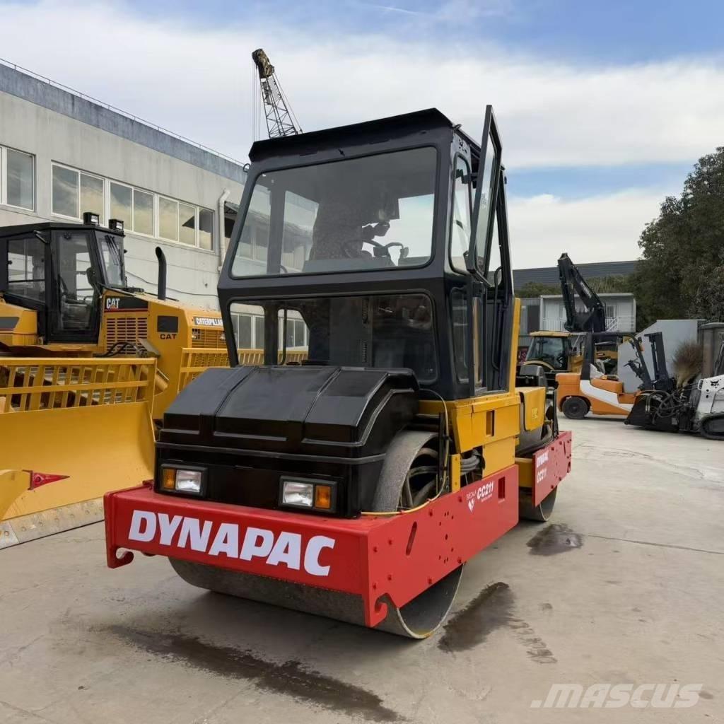Dynapac CC 211 Porinių būgnų volai